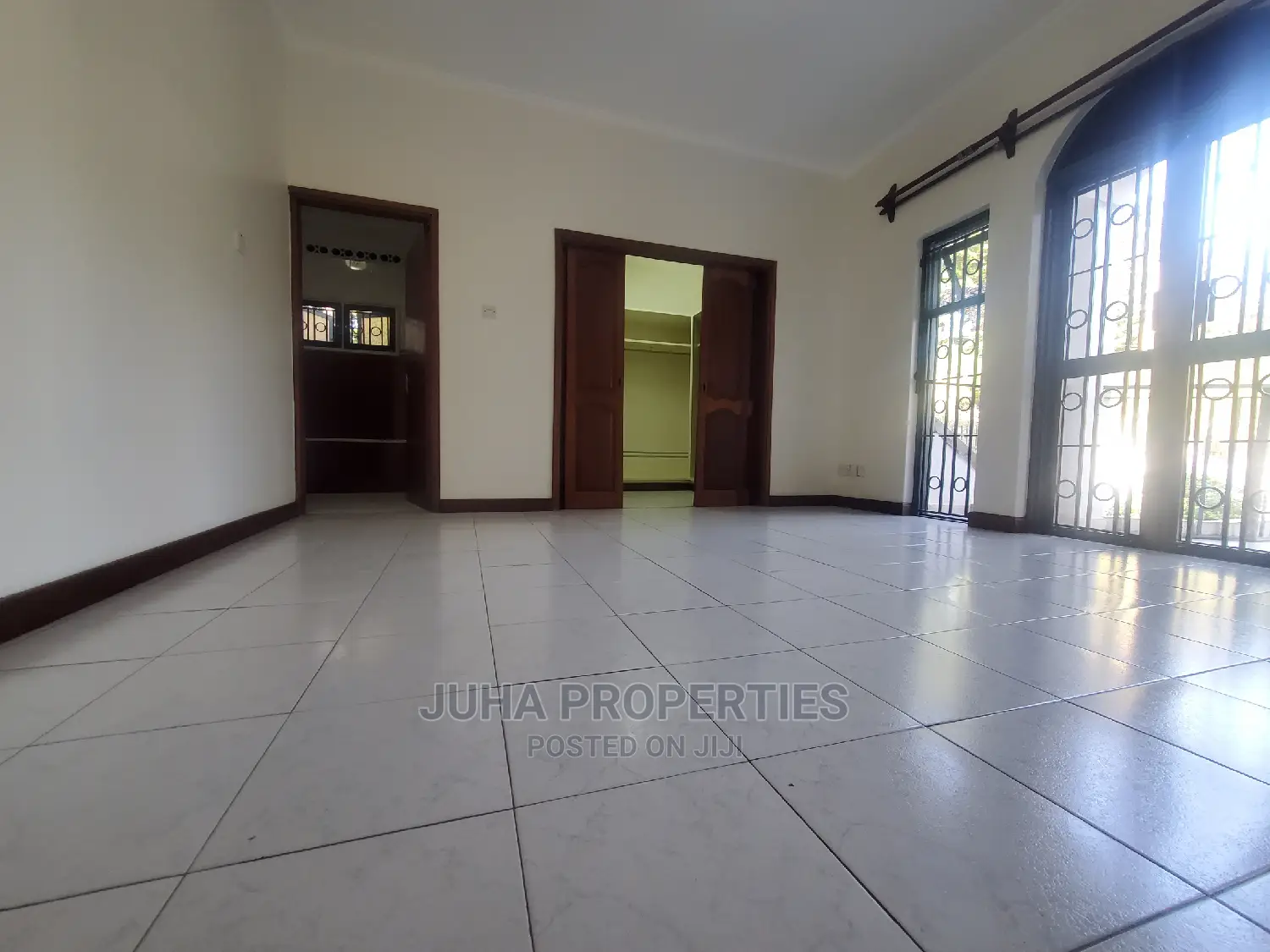 4bdrm Maisonette in Central Division for Rent