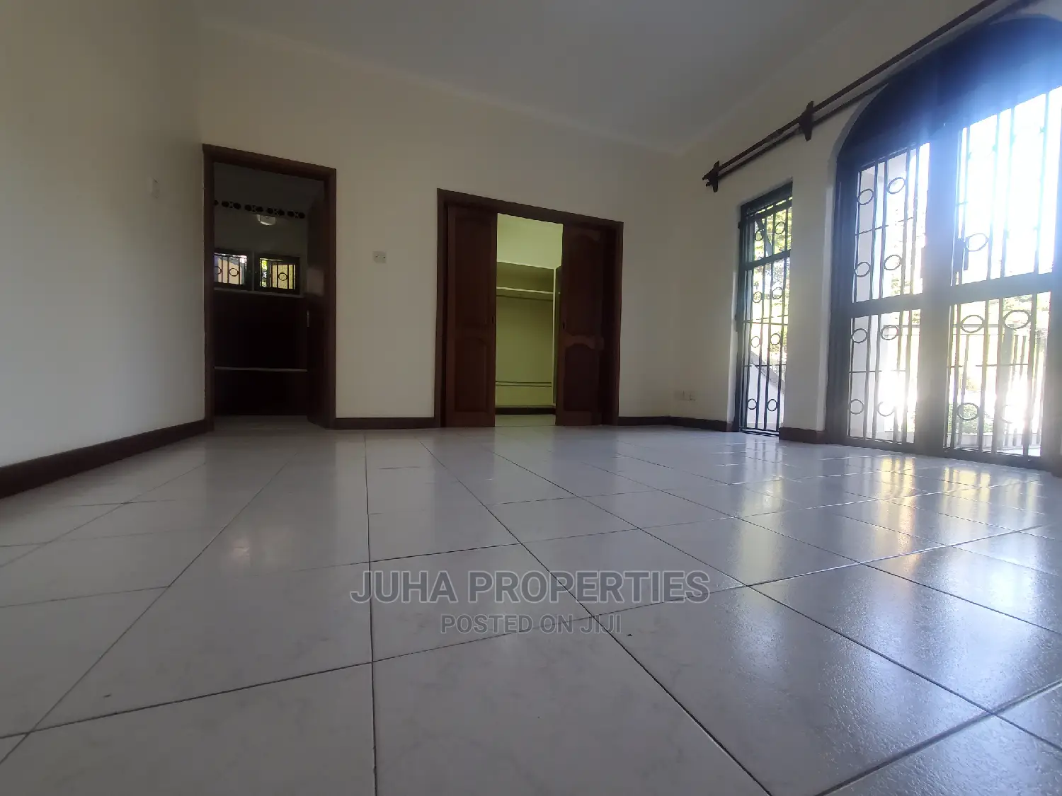 4bdrm Maisonette in Central Division for Rent