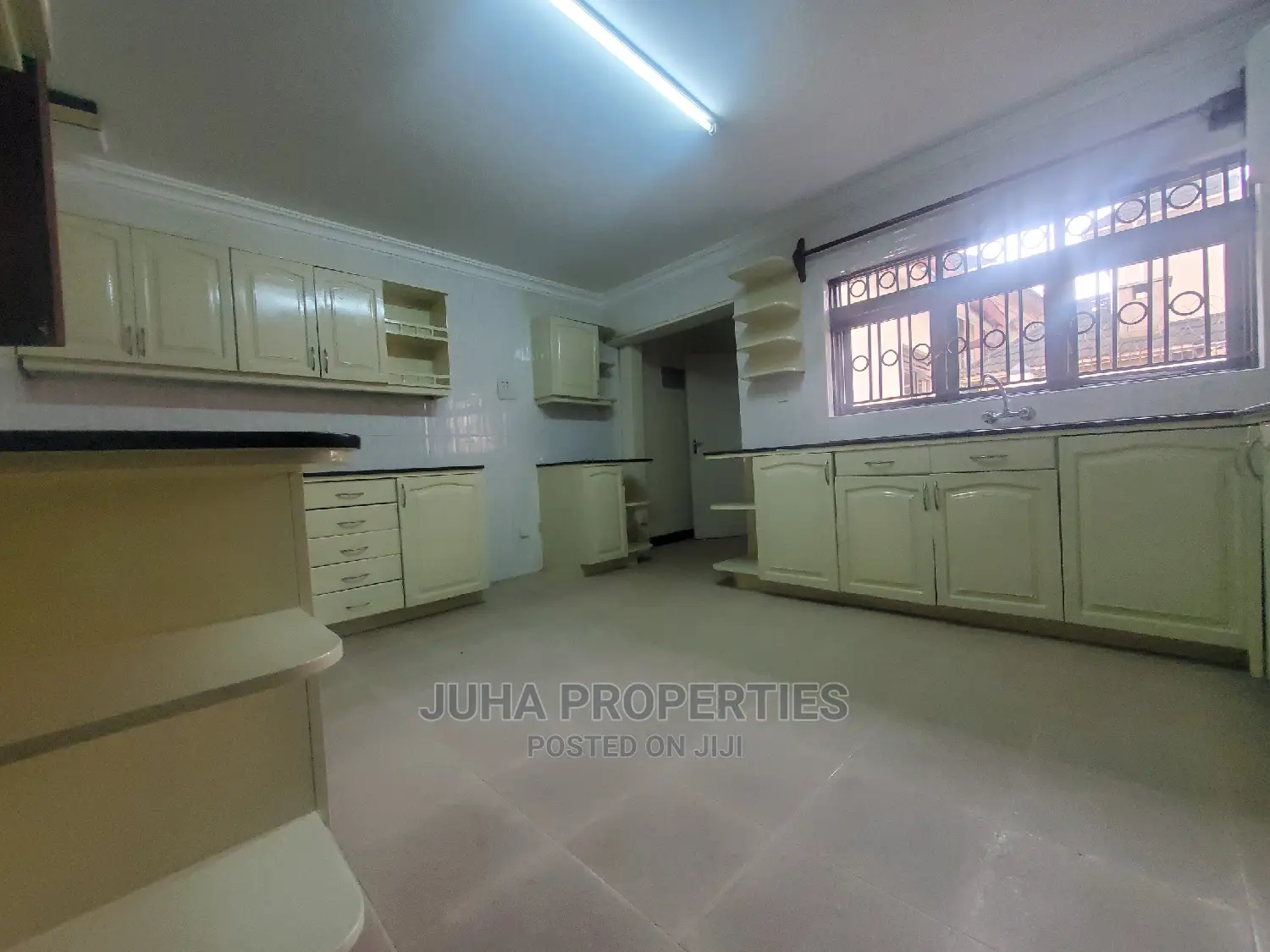 4bdrm Maisonette in Central Division for Rent