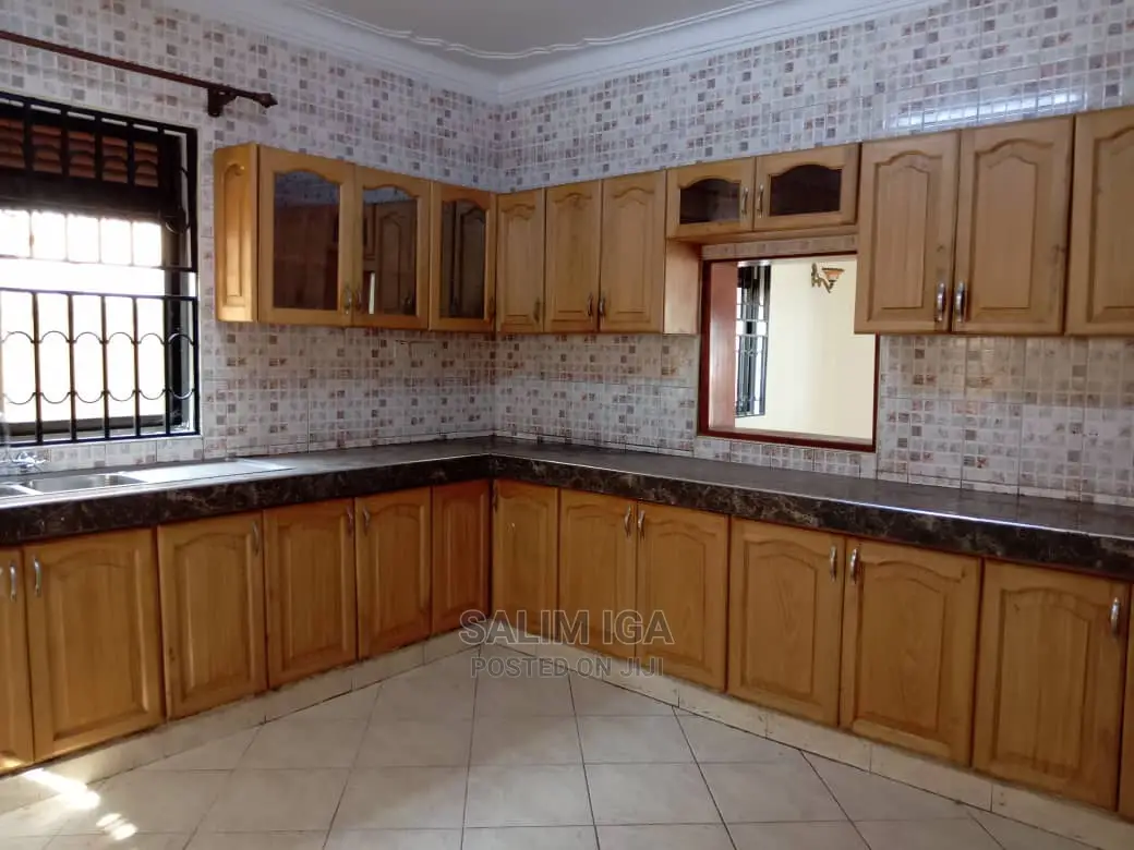 5bdrm Duplex in Kololo Property, Central Division for Rent