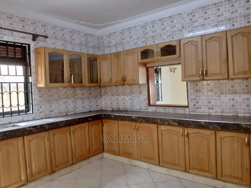 5bdrm Duplex in Kololo Property, Central Division for Rent
