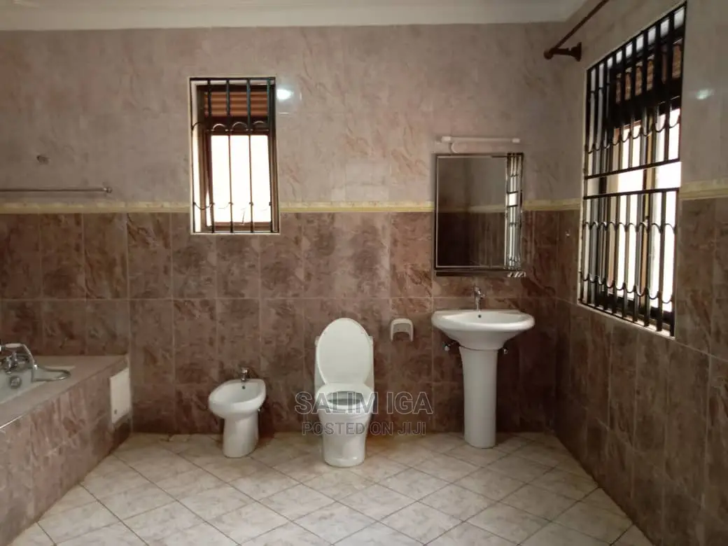5bdrm Duplex in Kololo Property, Central Division for Rent