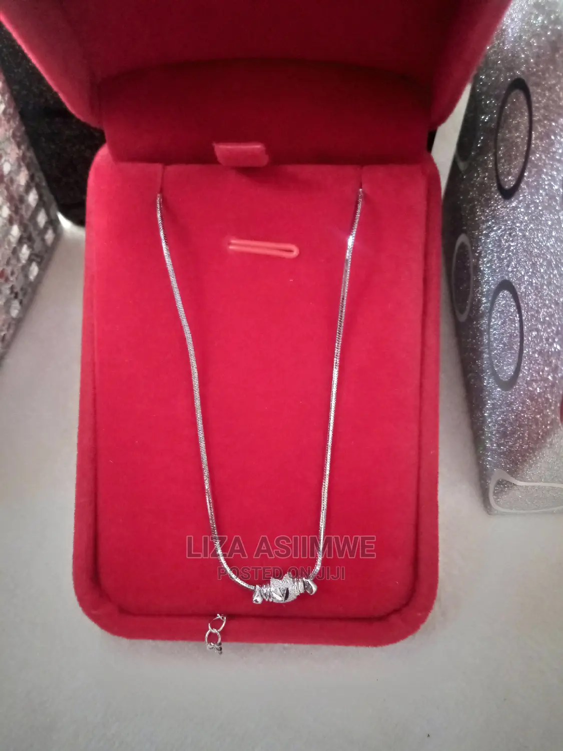Lady Simple and Unique Necklaces Available With the Box