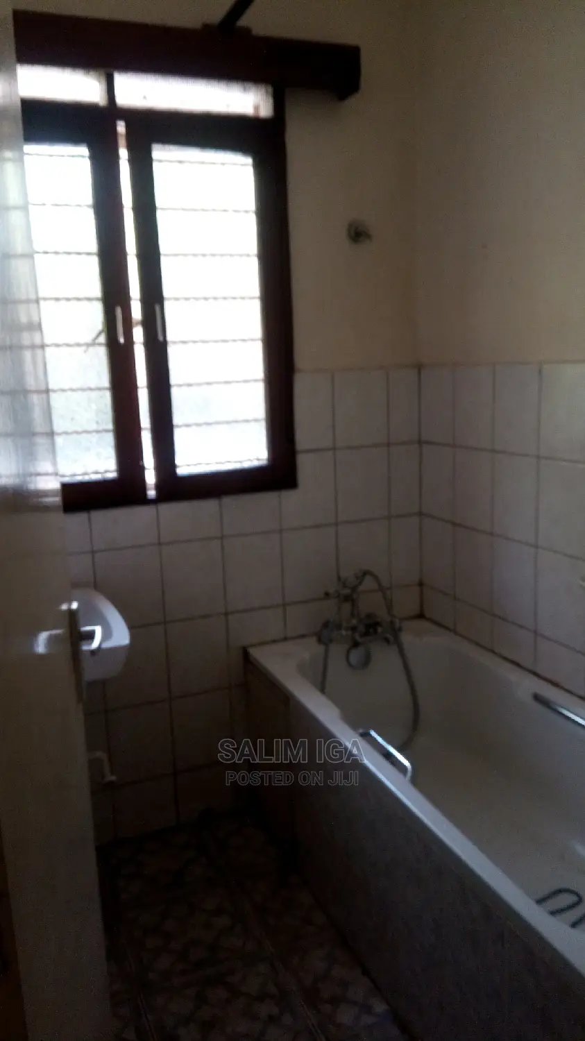 5bdrm Duplex in Kololo Property, Central Division for Rent