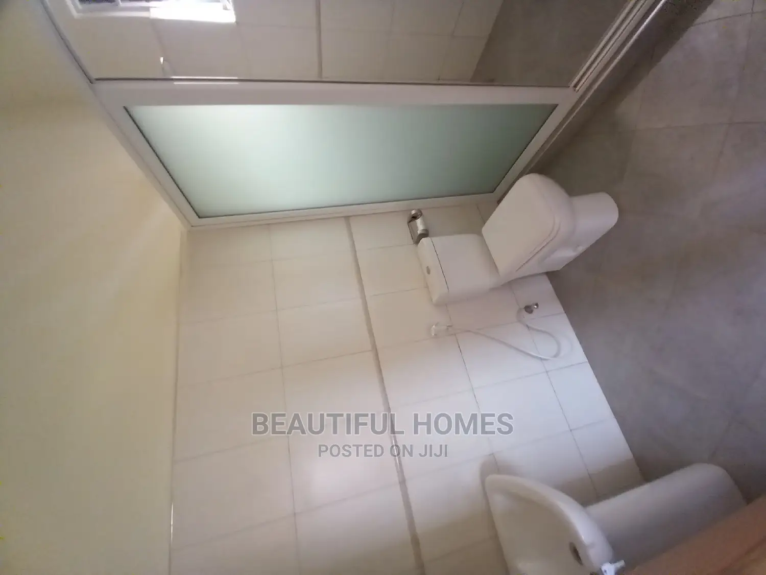 Furnished 5bdrm Duplex in Kira for Sale