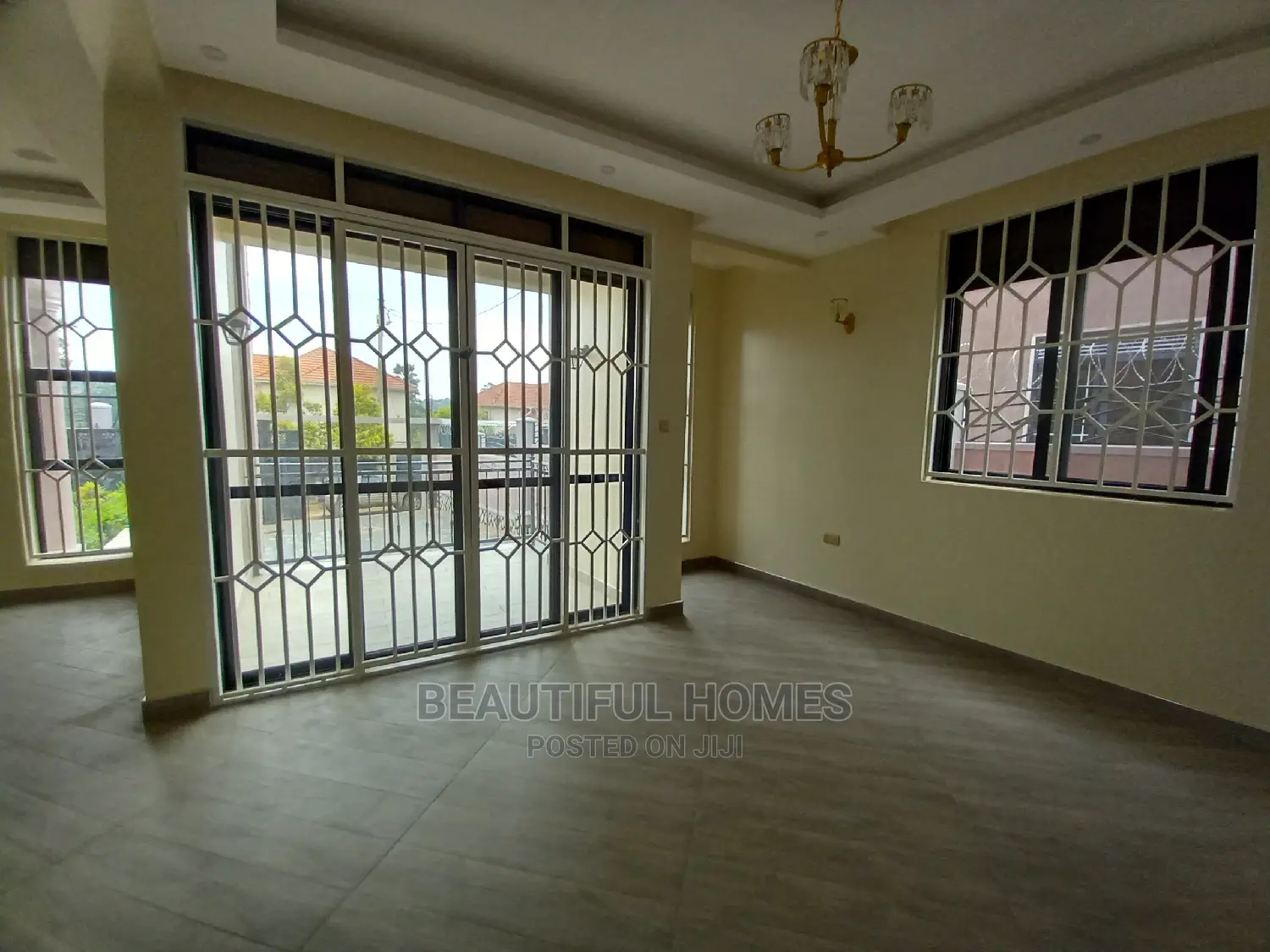 Furnished 5bdrm Duplex in Kira for Sale