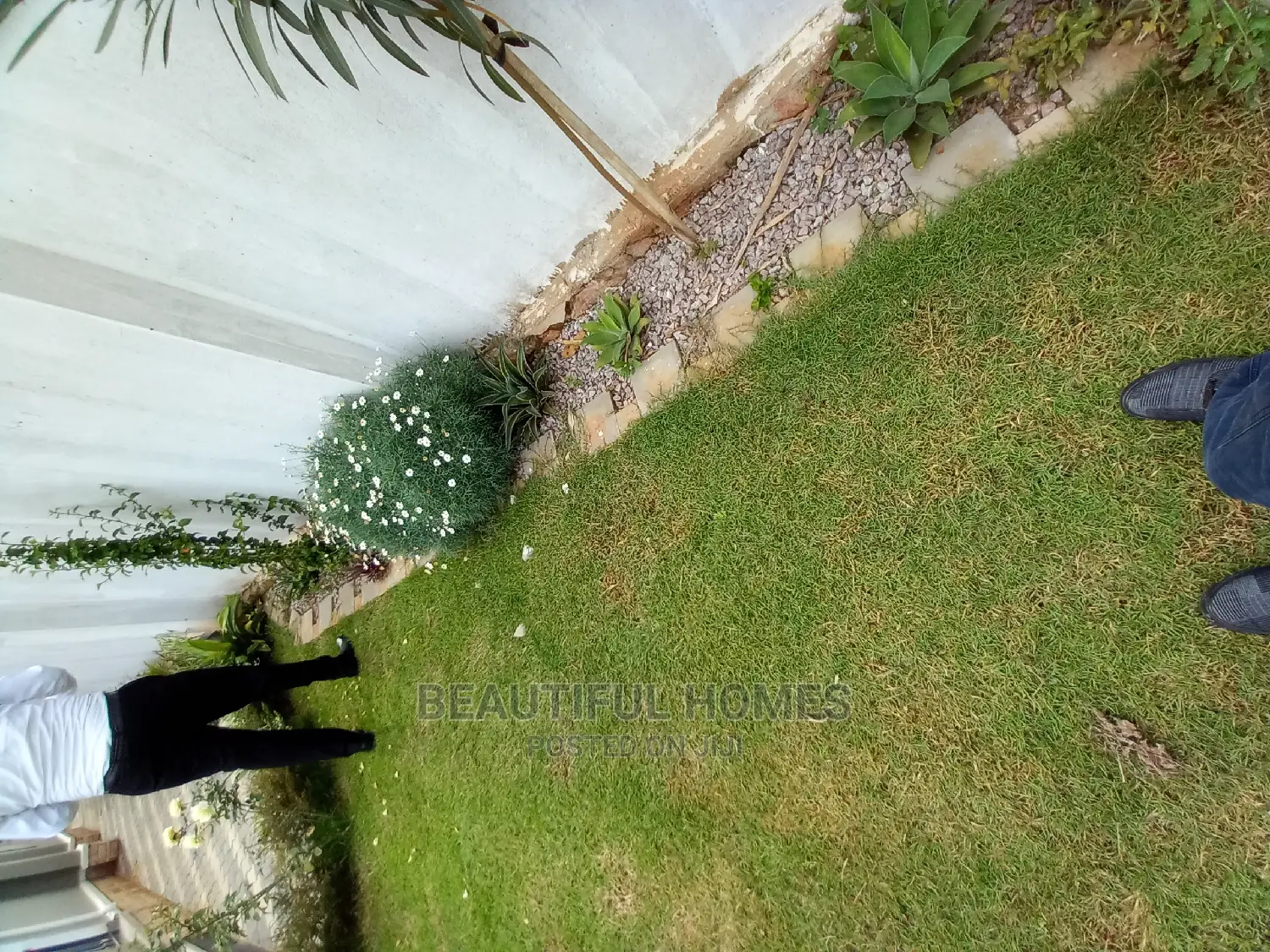 Furnished 6bdrm Mansion in Palace, Kira for Sale