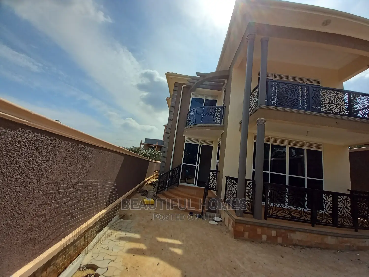 Furnished 4bdrm Duplex in Kisaasi, Nakawa for Sale