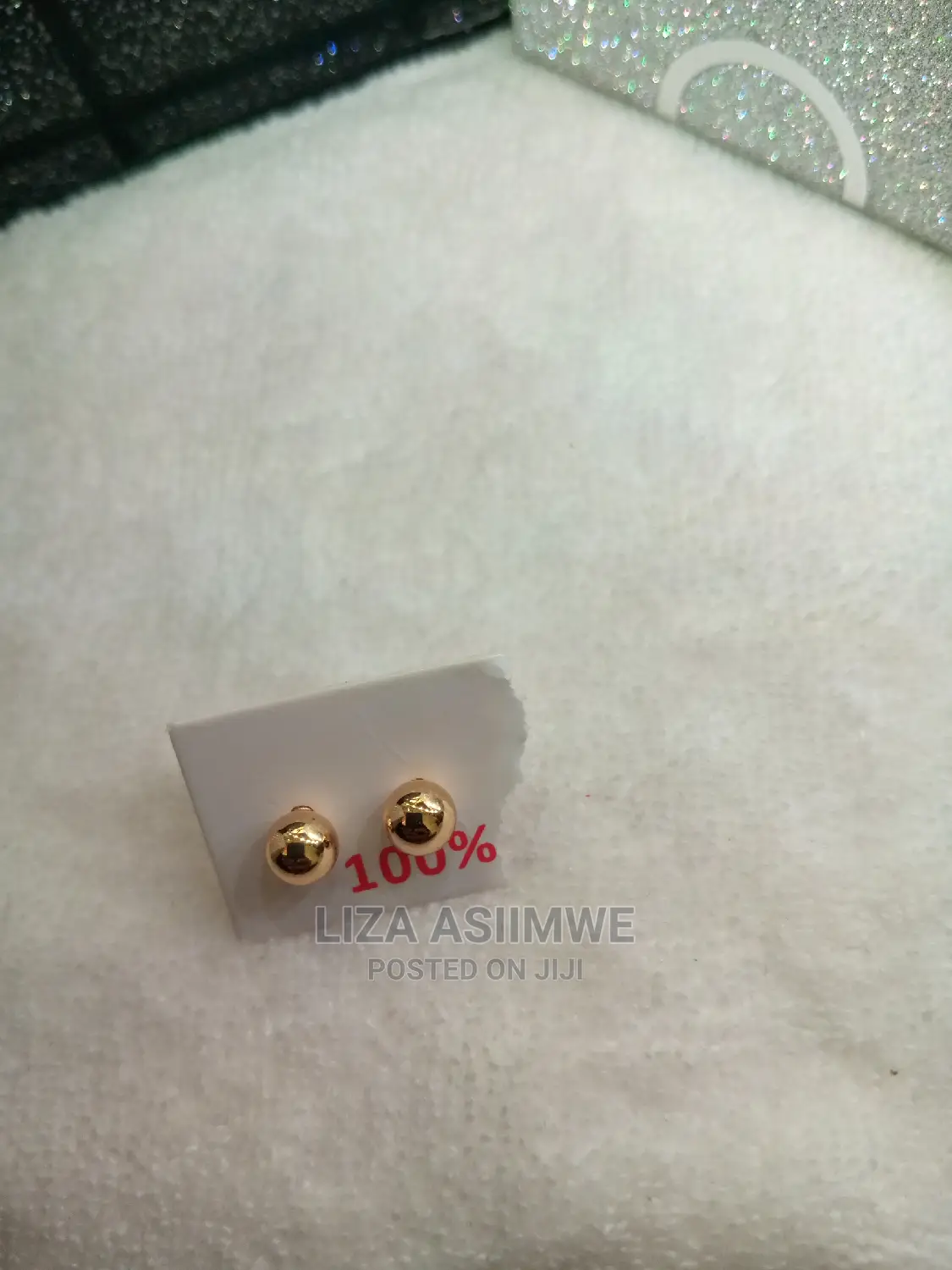 Simple Lady Earpins Available