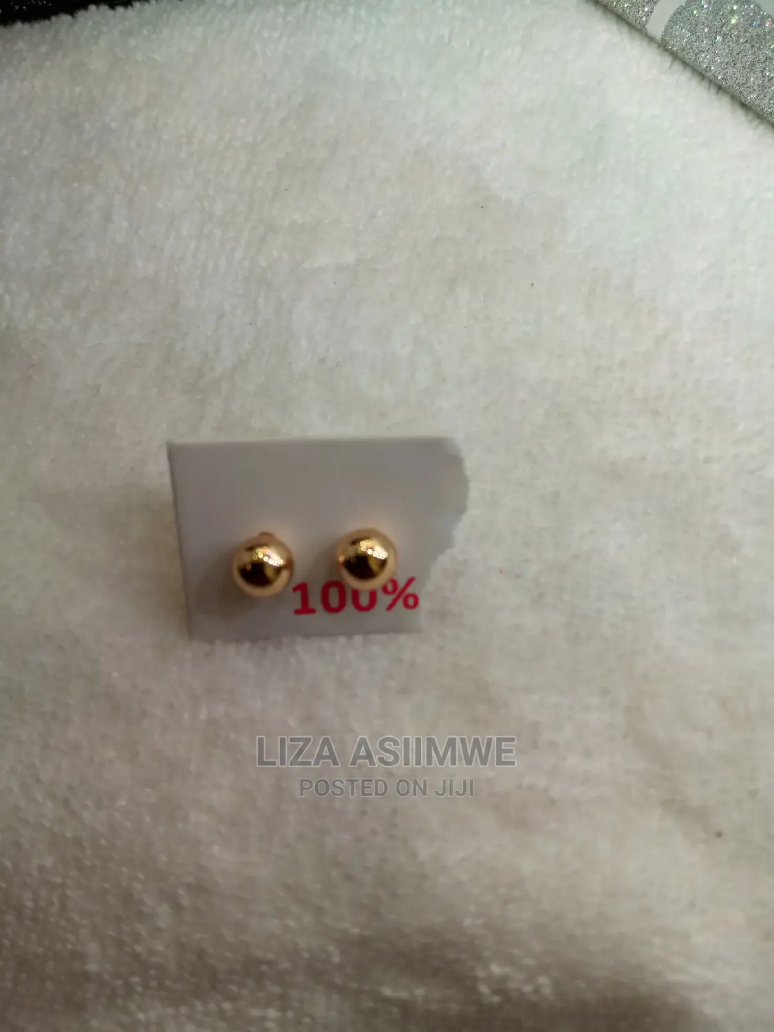 Simple Lady Earpins Available