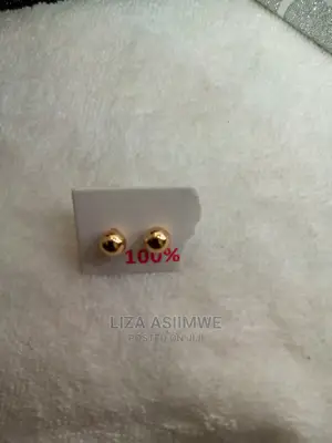 Simple Lady Earpins Available