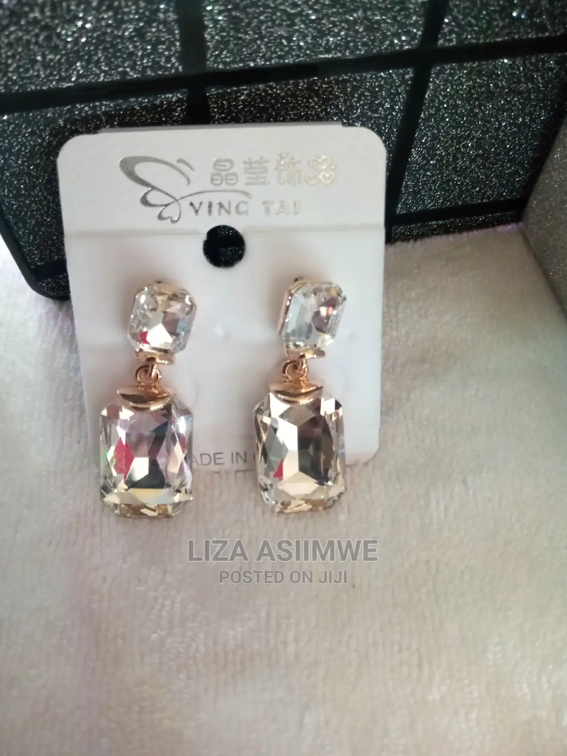 Simple and Unique Lady Earpins Available