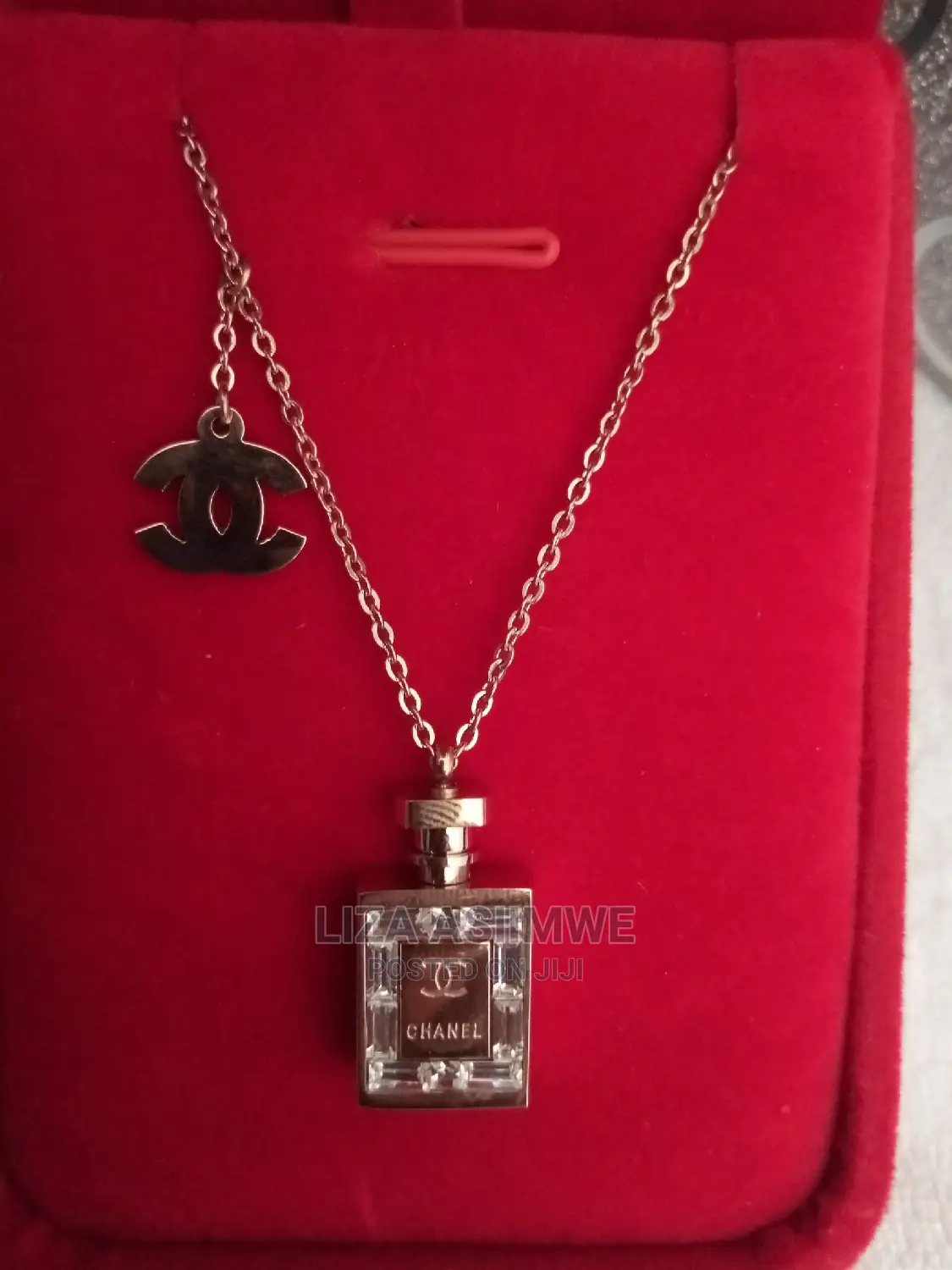 Simple,Classy and Unique Lady Necklaces Available With a Box