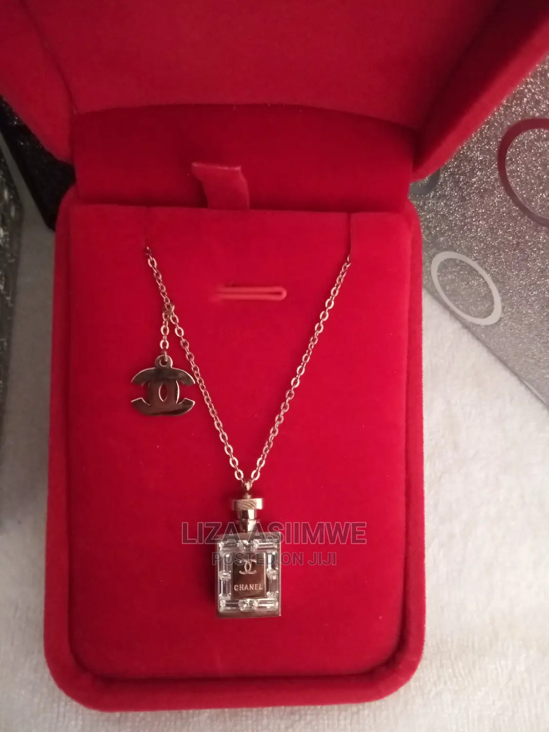 Simple,Classy and Unique Lady Necklaces Available With a Box