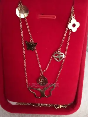 Classy and Unique Necklaces Available With the Gift Box