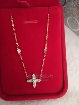Simple and Unique Lady Necklaces Available With the Box