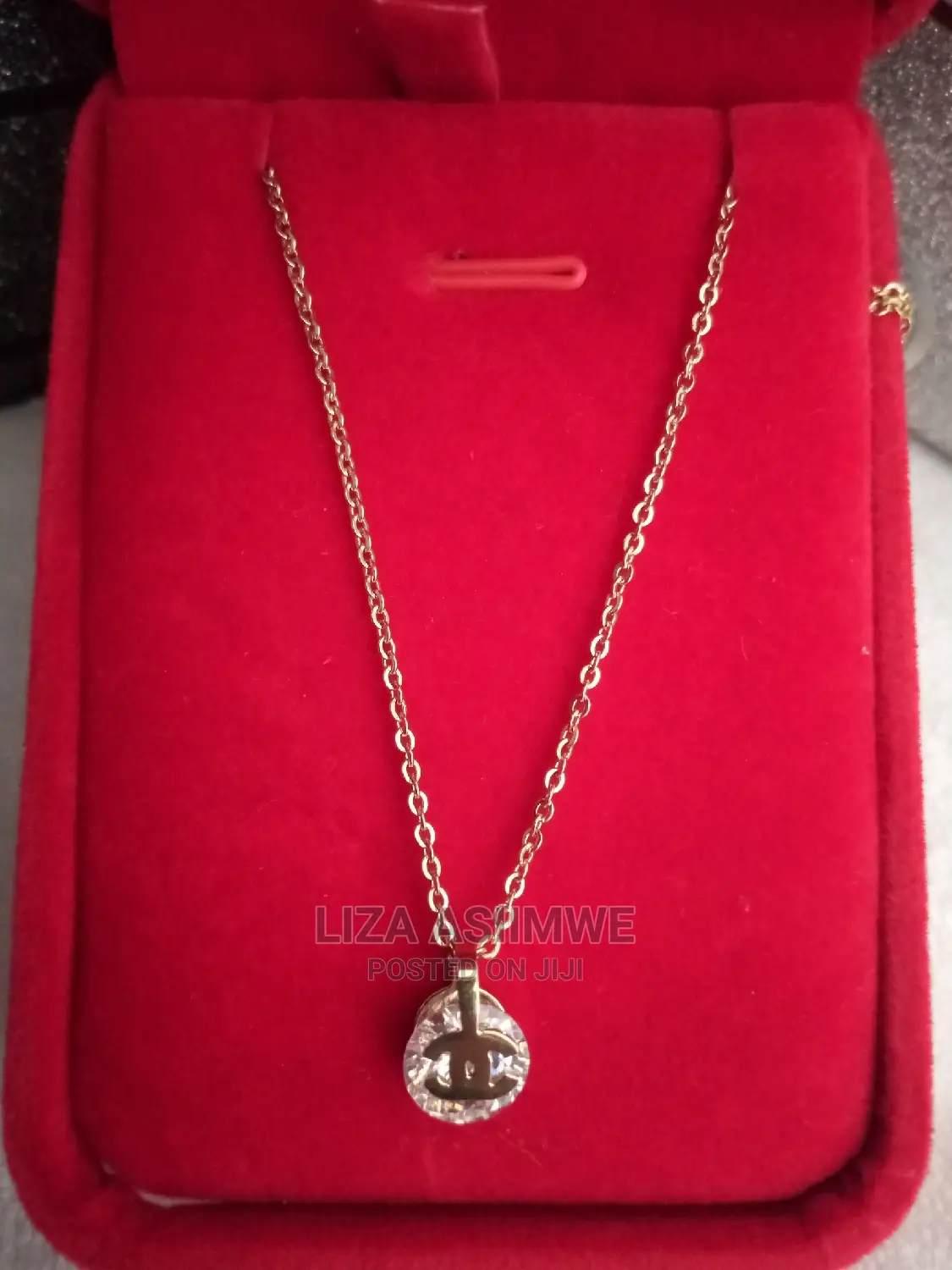 Simple and Unique Necklace Available With a Gift Box It'self