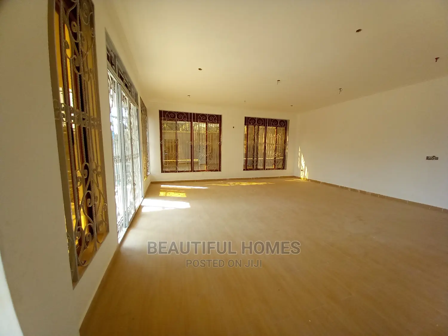 Furnished 6bdrm Mansion in Munyonyo, Makindye for Sale