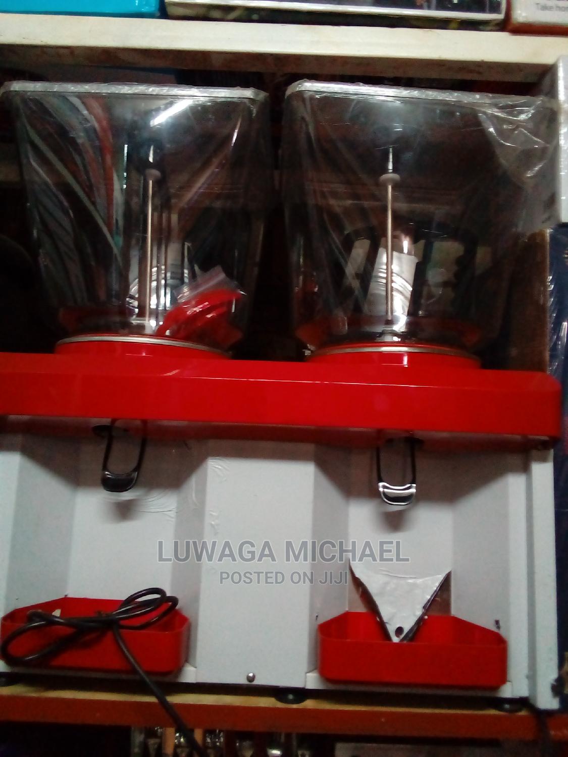 Round Double Juice Dispenser in Central Division Restaurant