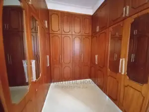 Furnished 6bdrm Mansion in Munyonyo, Makindye for Sale