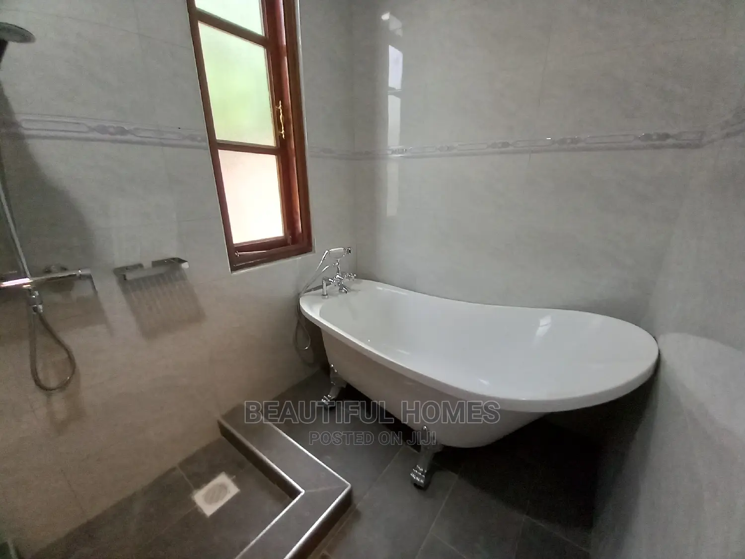 Furnished 5bdrm Mansion in Munyonyo Lake View, Makindye for Sale