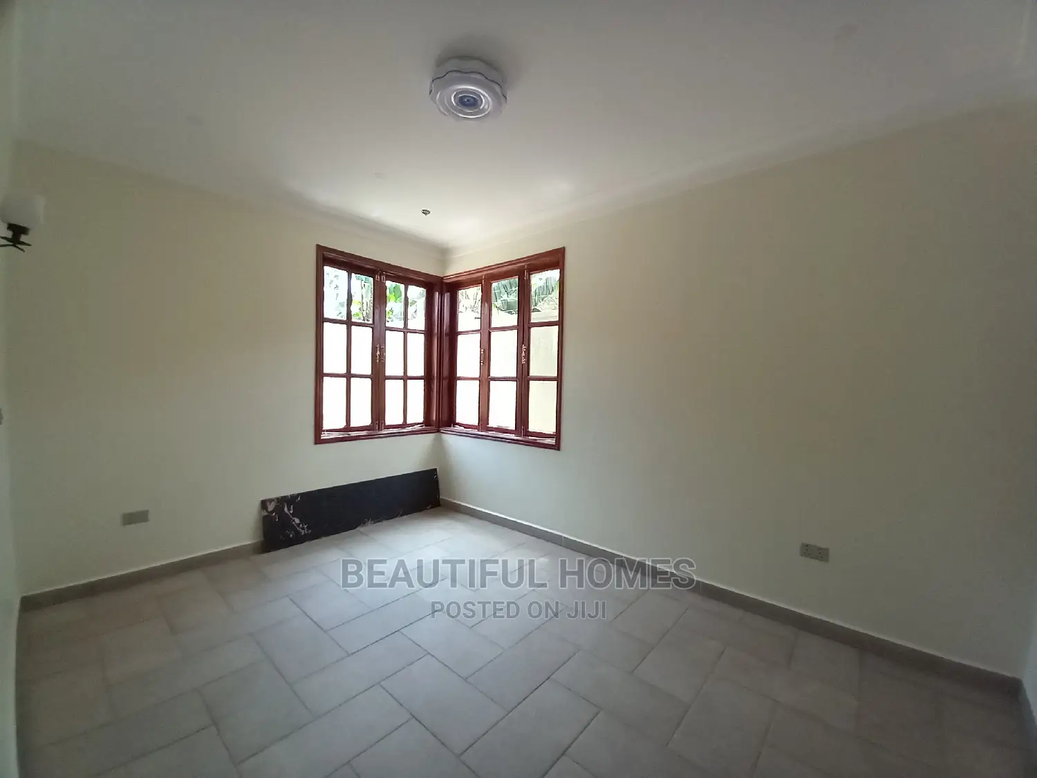 Furnished 5bdrm Mansion in Munyonyo, Makindye for Sale