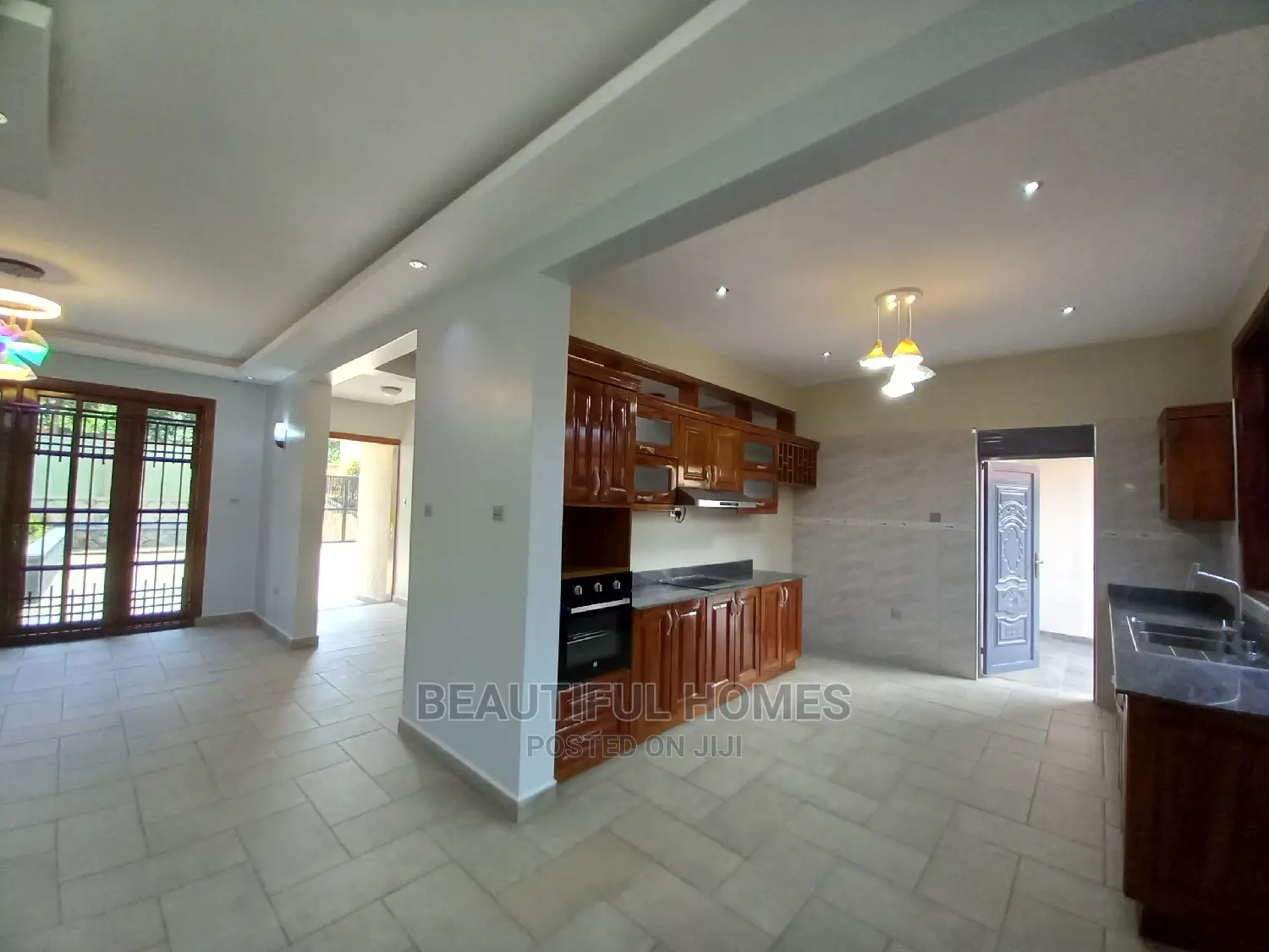 Furnished 5bdrm Mansion in Munyonyo, Makindye for Sale