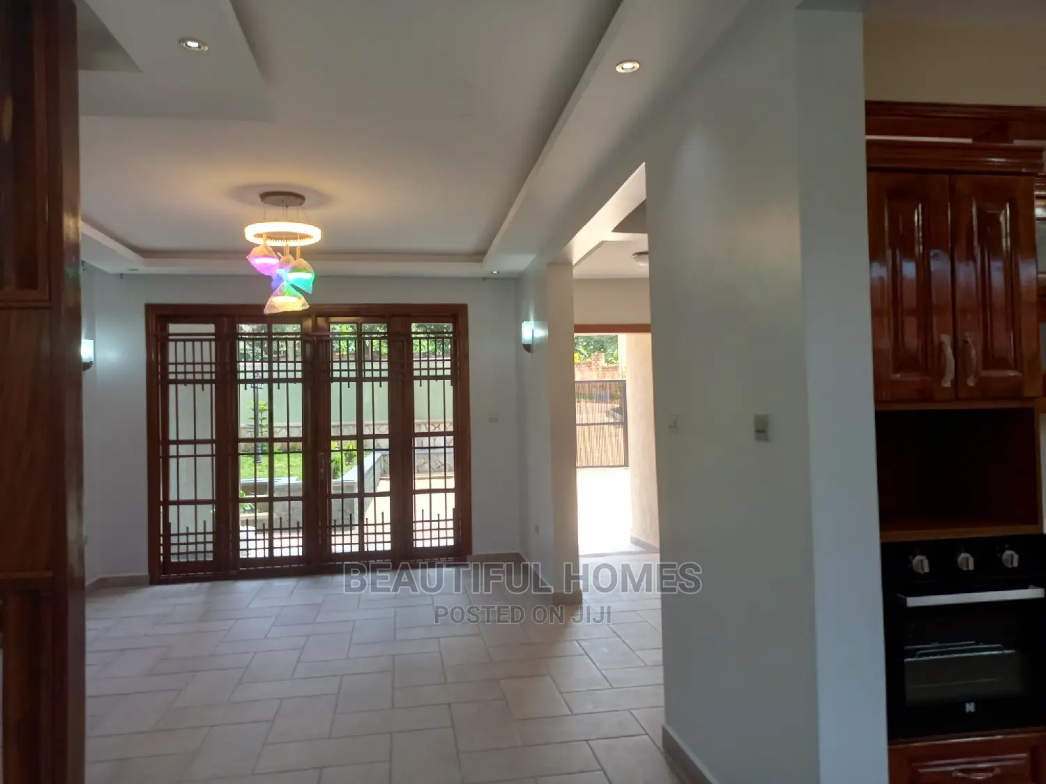 Furnished 5bdrm Mansion in Munyonyo Lake View, Makindye for Sale