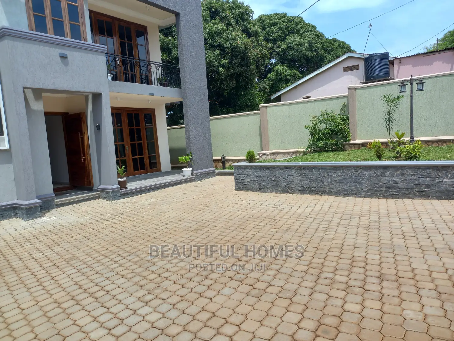 Furnished 5bdrm Mansion in Munyonyo, Makindye for Sale