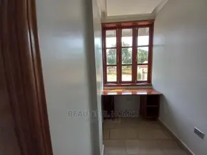 Furnished 5bdrm Mansion in Munyonyo, Makindye for Sale