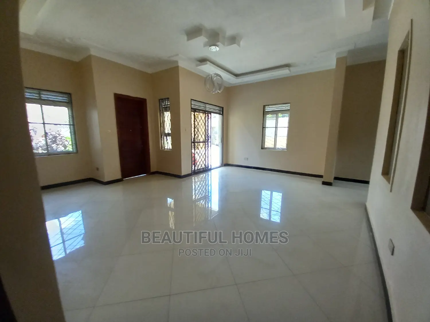 Furnished 4bdrm House in Kira Tarmack Estate for Sale