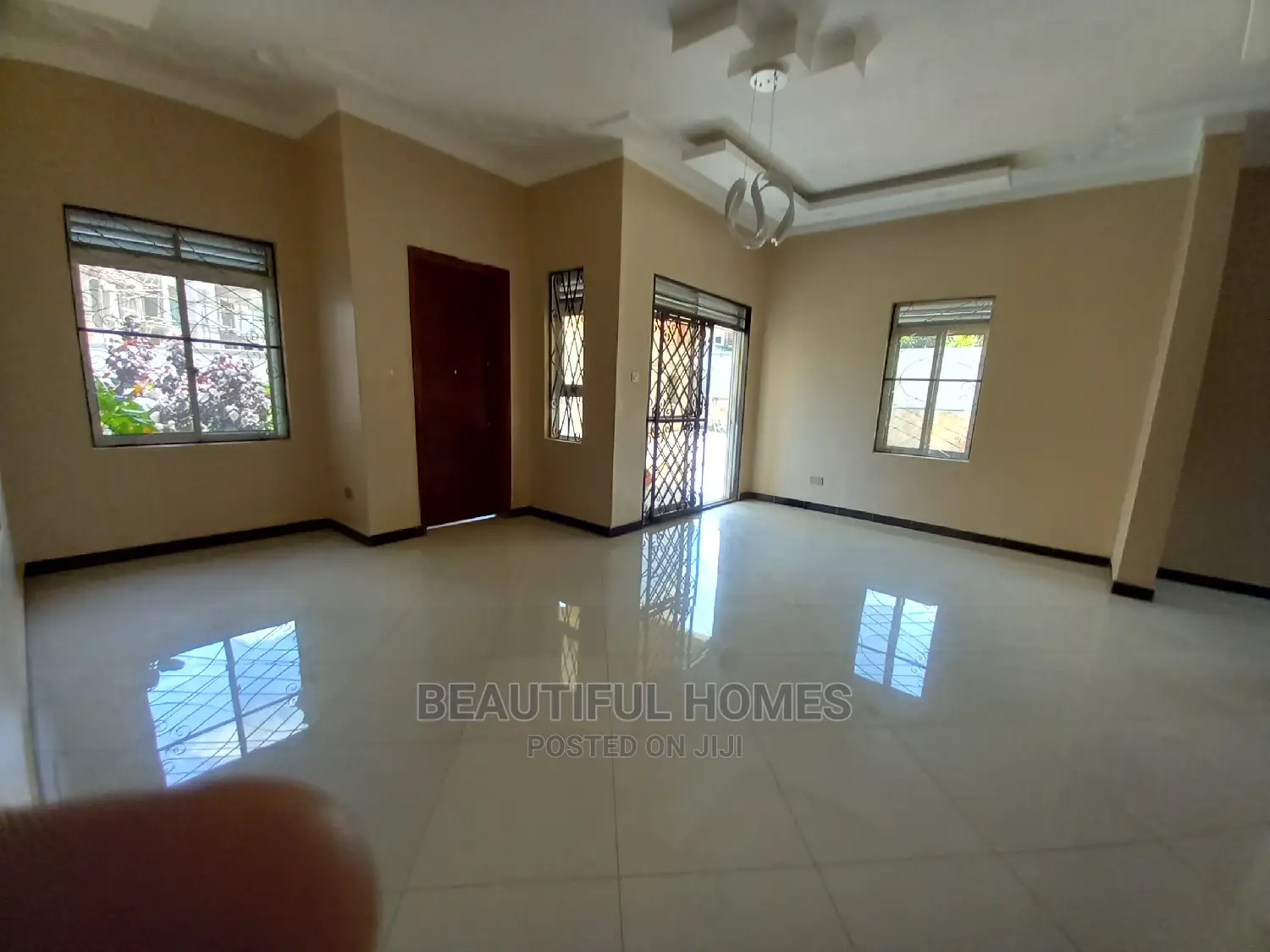 Furnished 4bdrm House in Kira Tarmack Estate for Sale