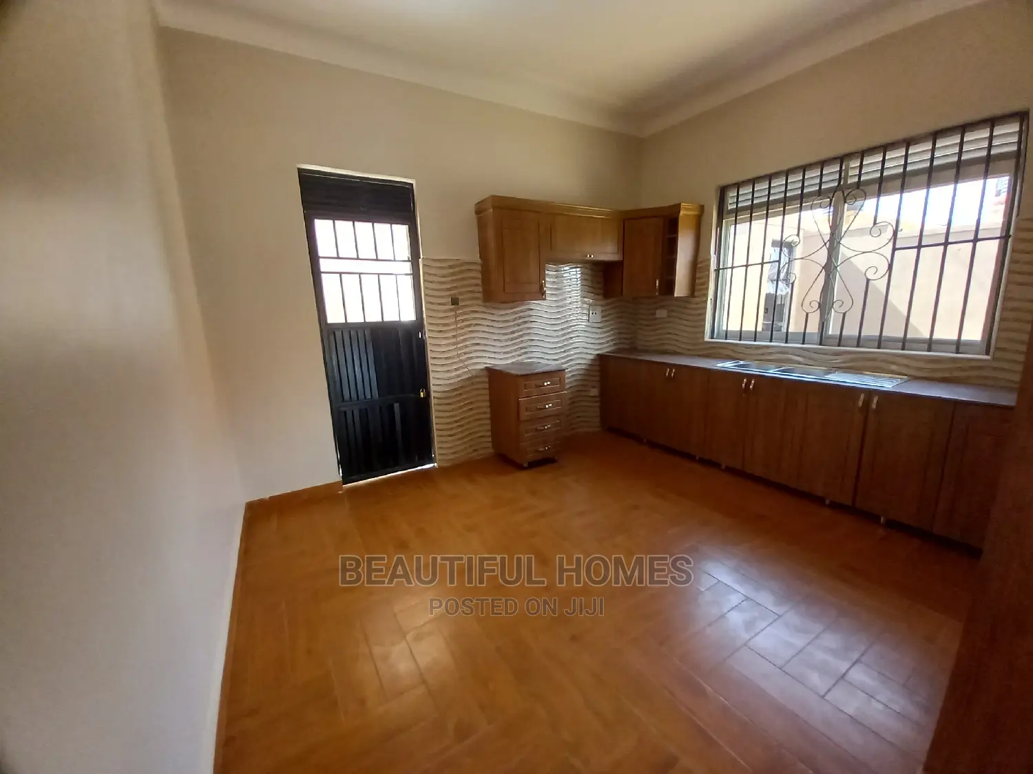 Furnished 4bdrm House in Corporate Heights, Kira for Sale