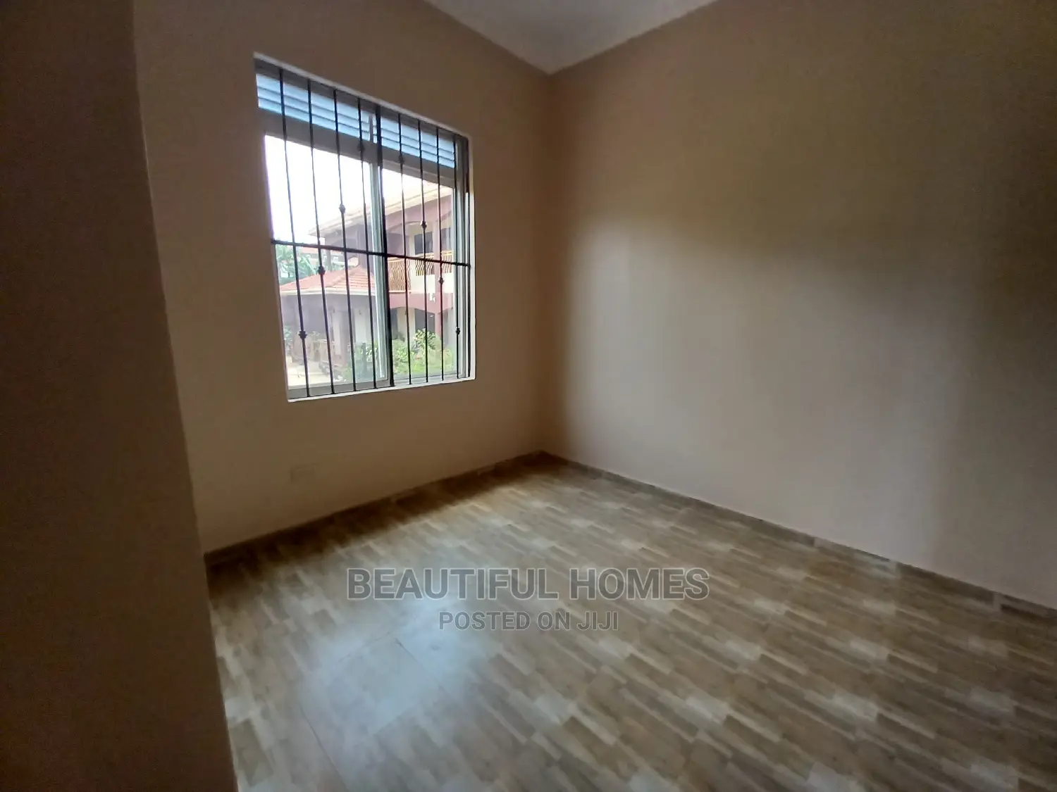 Furnished 4bdrm Duplex in Kira Tarmack Access for Sale