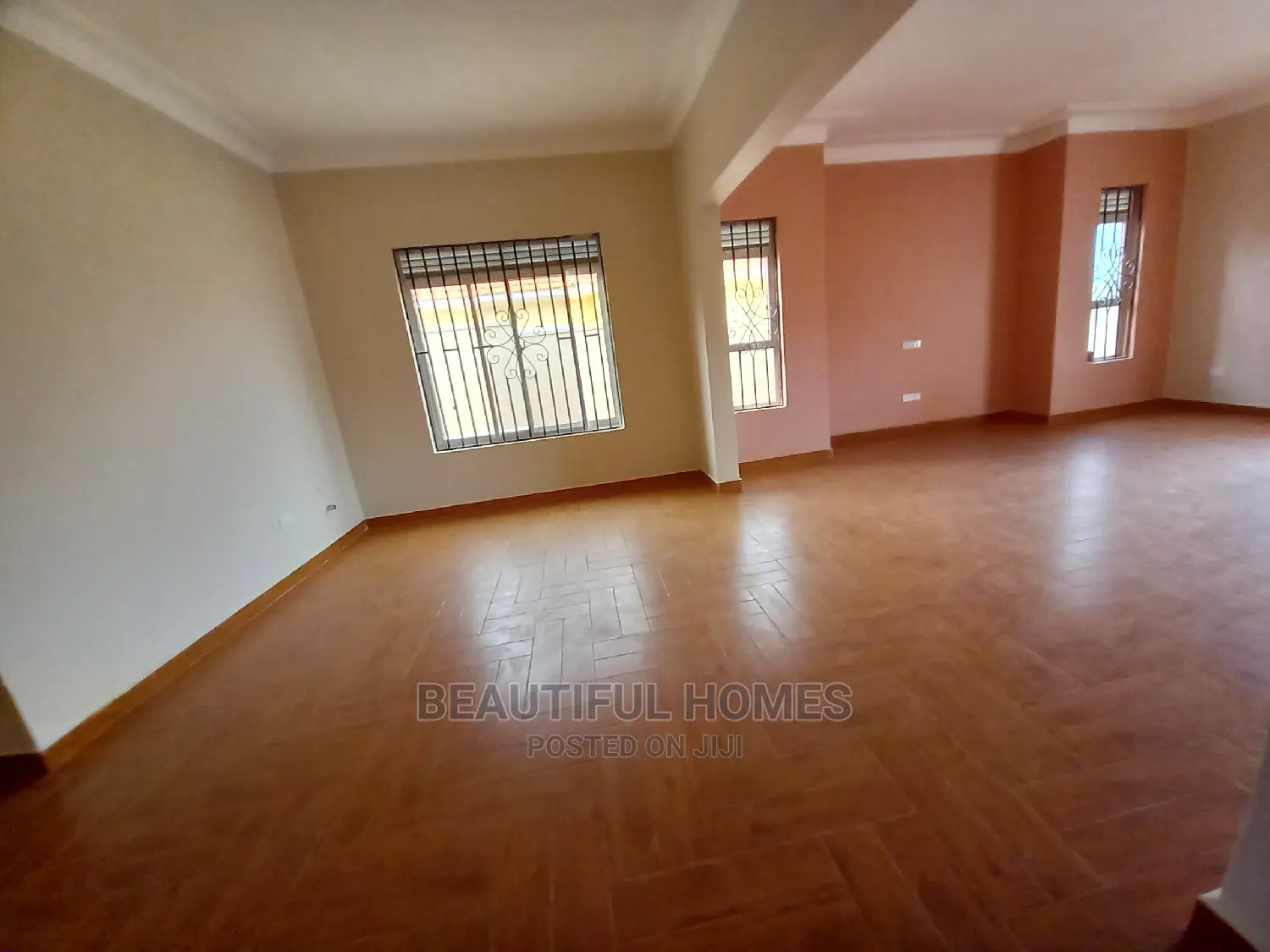 Furnished 4bdrm Bungalow in Posh, Kira for Sale
