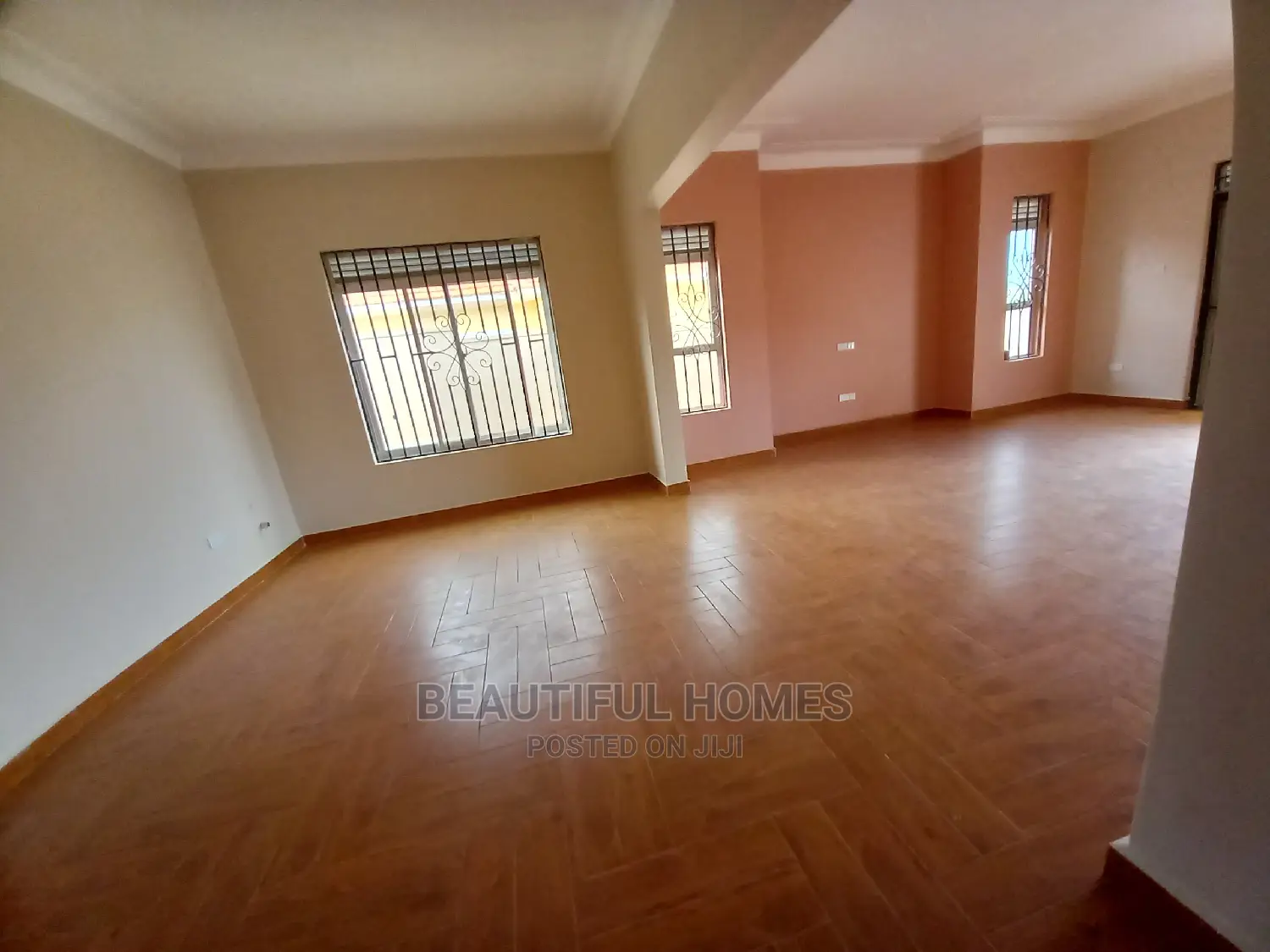Furnished 4bdrm Bungalow in Posh, Kira for Sale