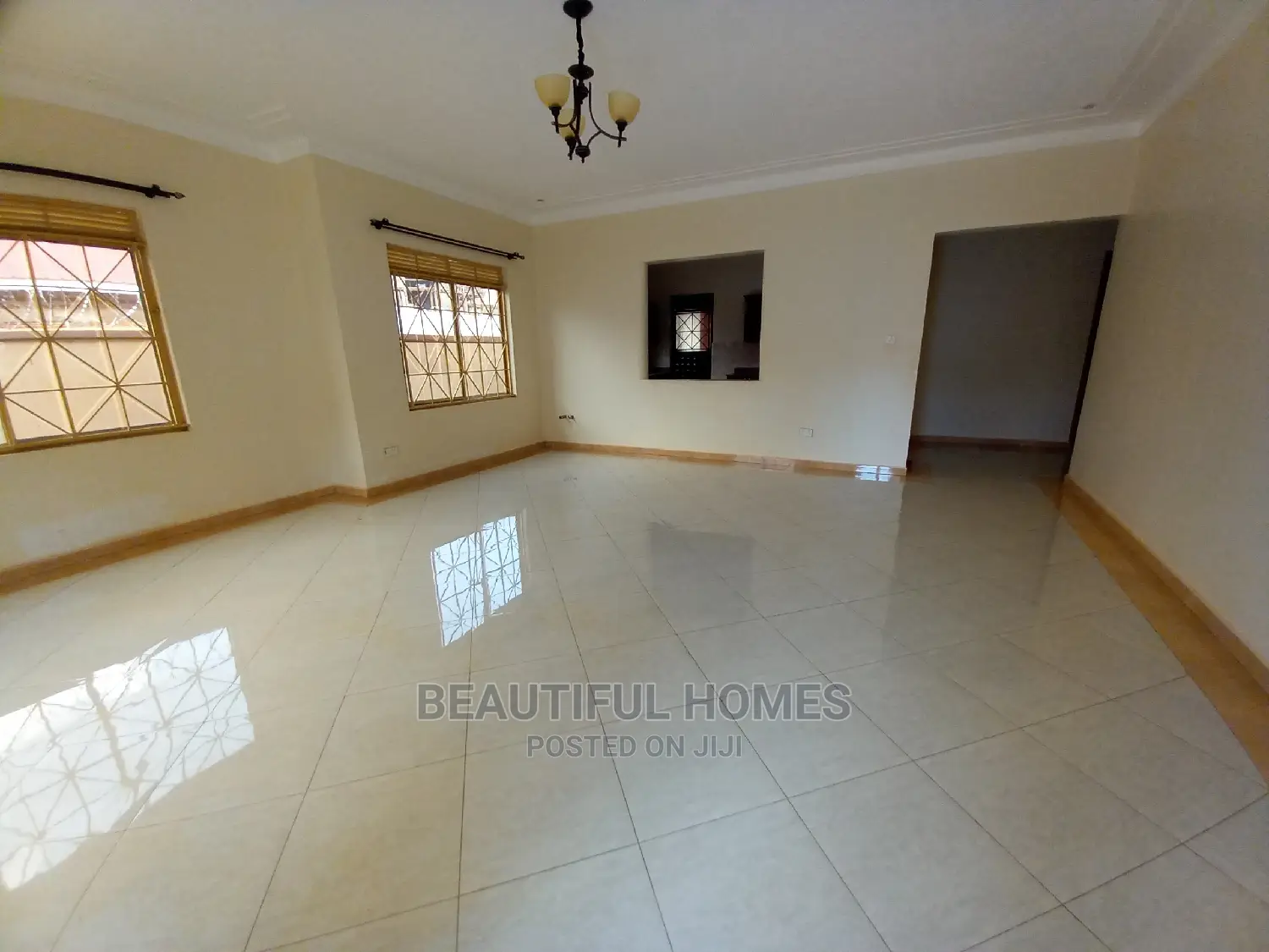 Furnished 4bdrm House in Kira Posh for Sale