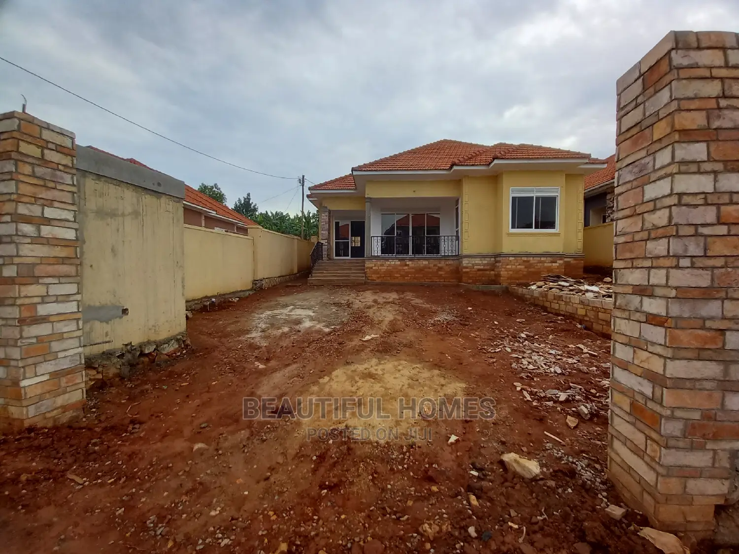Furnished 4bdrm House in Kira Posh for Sale