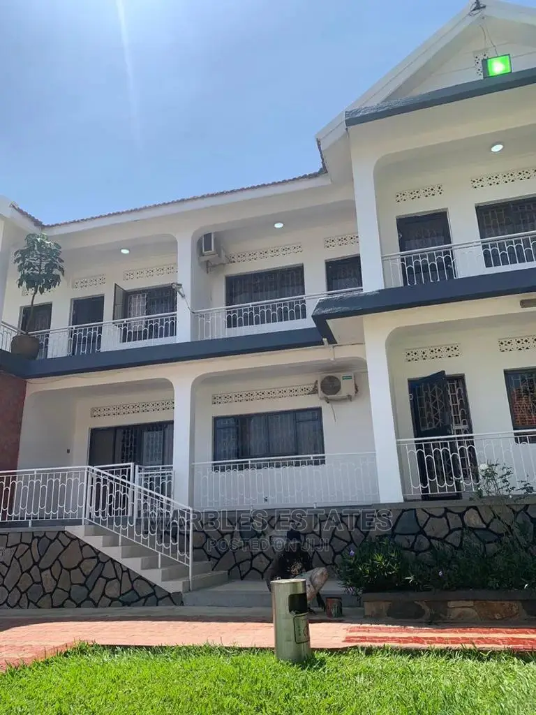 10bdrm Mansion in Muyenga, Central Division for Rent
