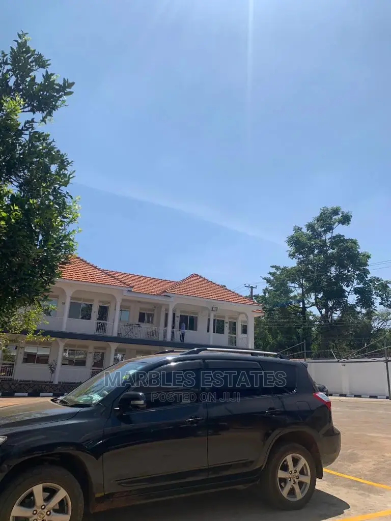 10bdrm Mansion in Muyenga, Central Division for Rent