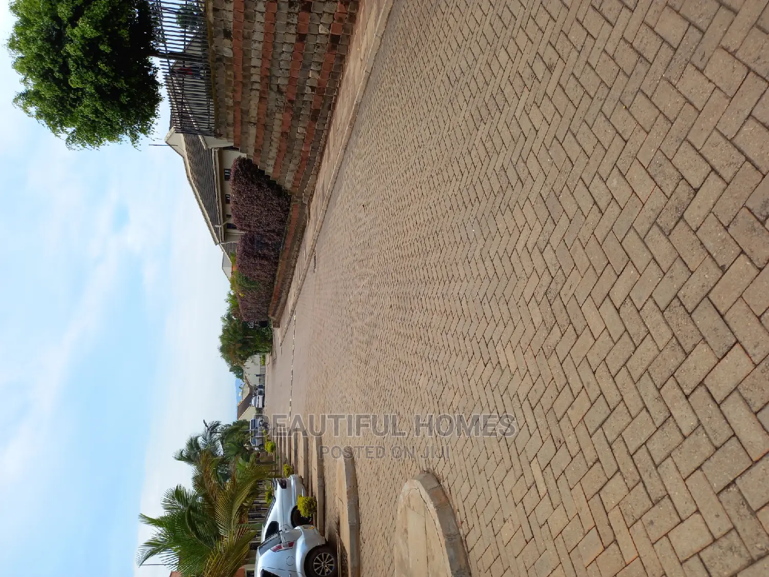 Furnished 4bdrm Villa in Kesington City, Central Division for Sale
