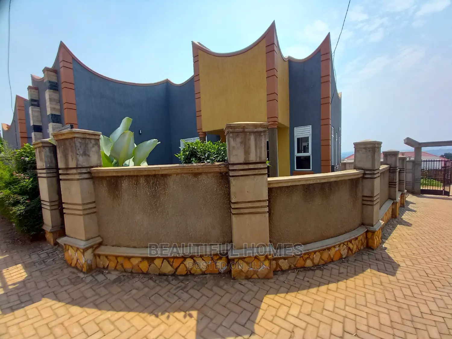 Furnished 4bdrm Villa in Kira Posh for Sale