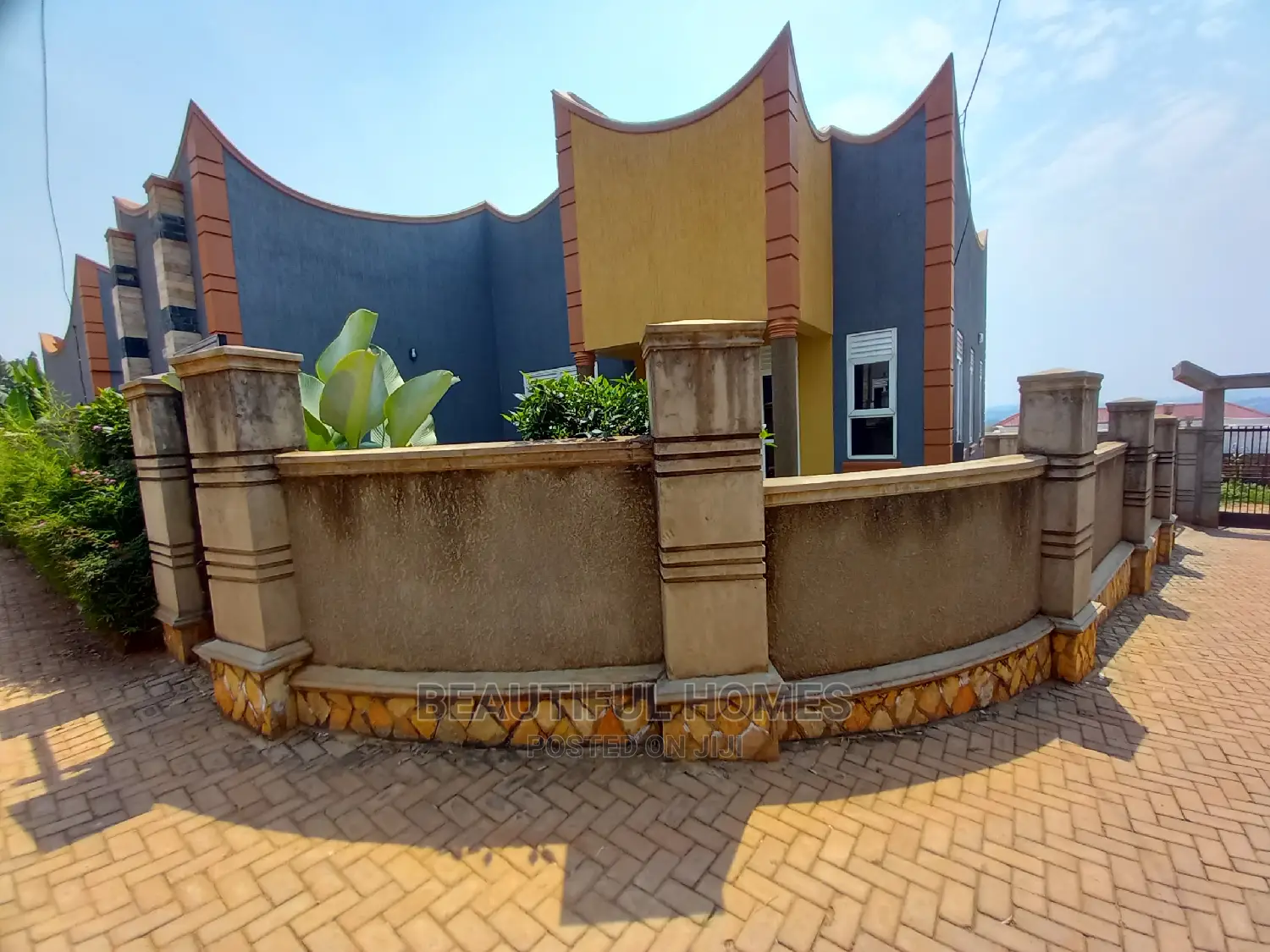 Furnished 4bdrm Villa in Kira Posh for Sale