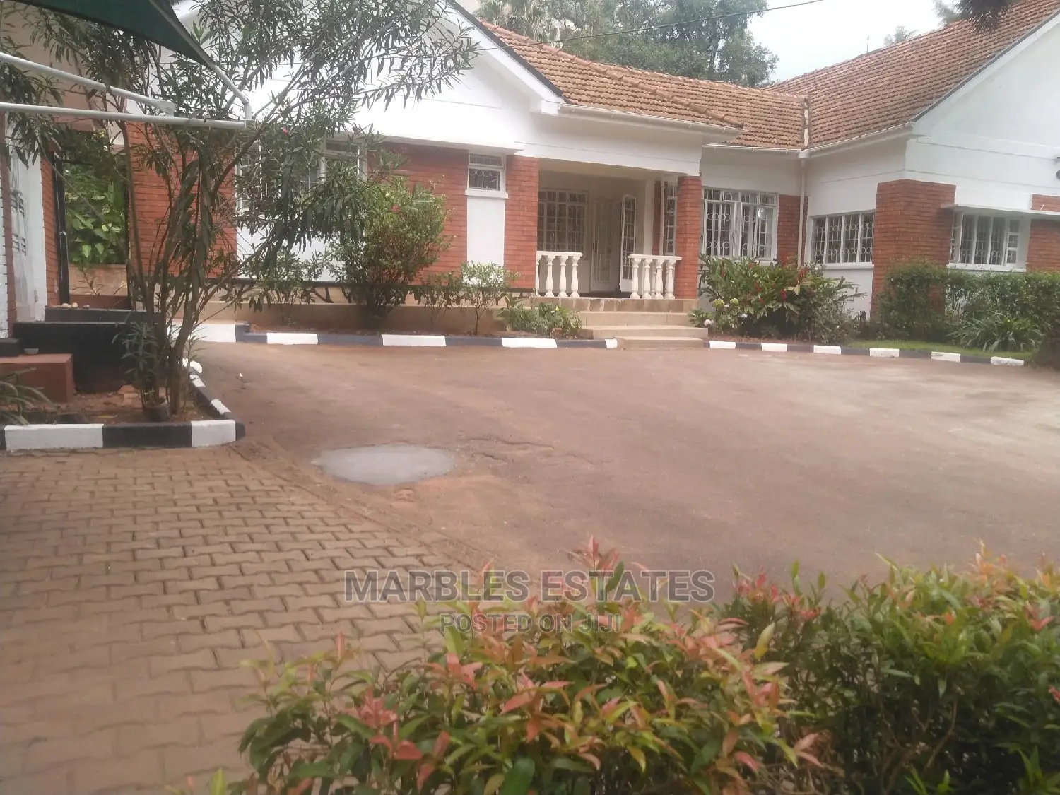 4bdrm Bungalow in Kololo, Central Division for Rent