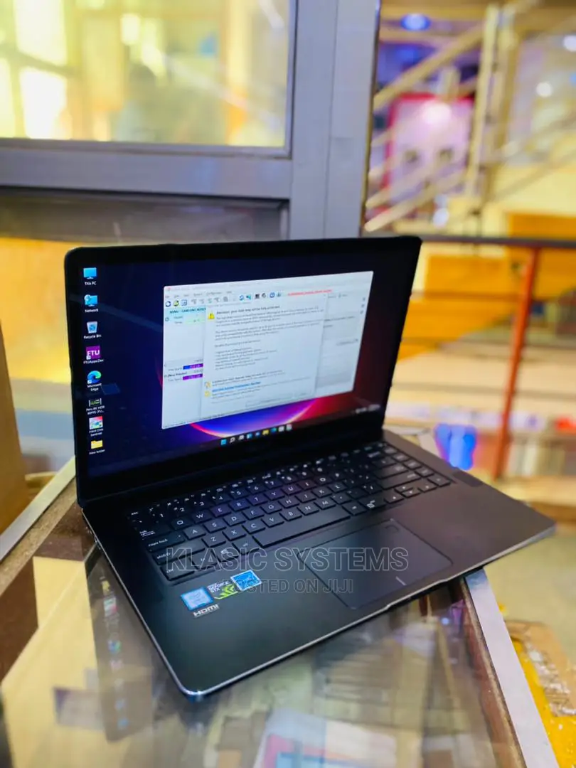 Laptop Asus ZenBook Pro UX550VE 16GB Intel Core I7 512GB