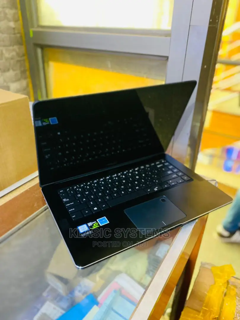 Laptop Asus ZenBook Pro UX550VE 16GB Intel Core I7 512GB