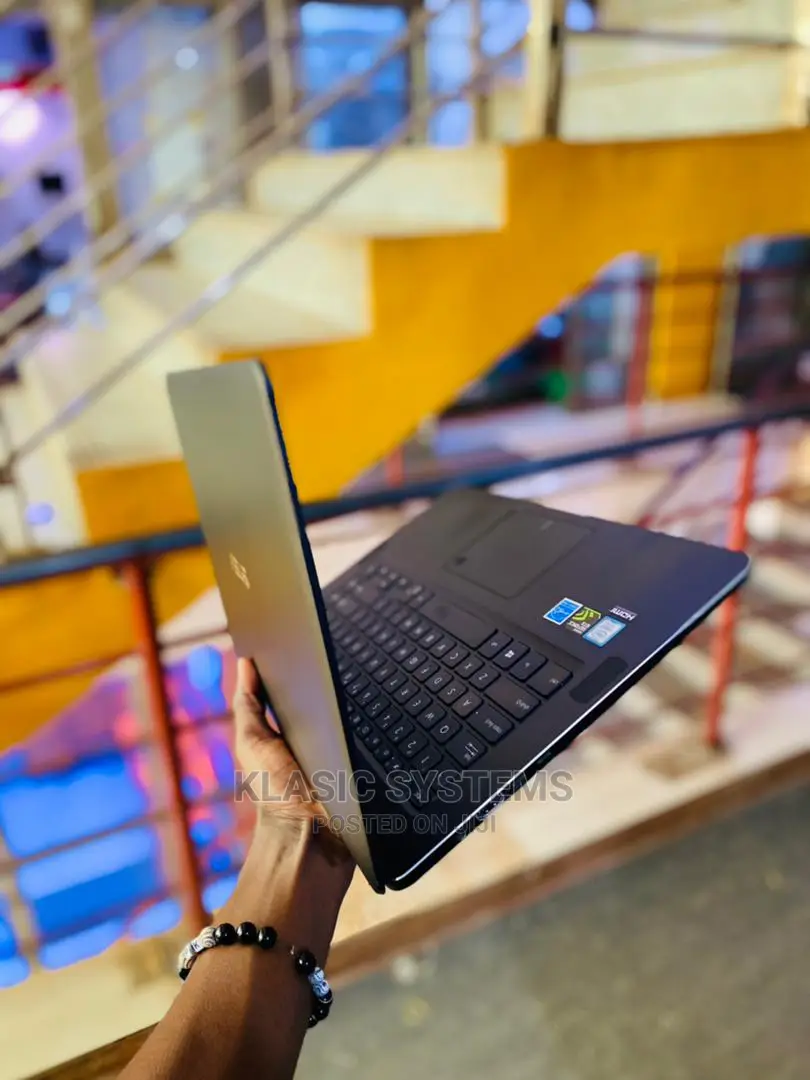 Laptop Asus ZenBook Pro UX550VE 16GB Intel Core I7 512GB
