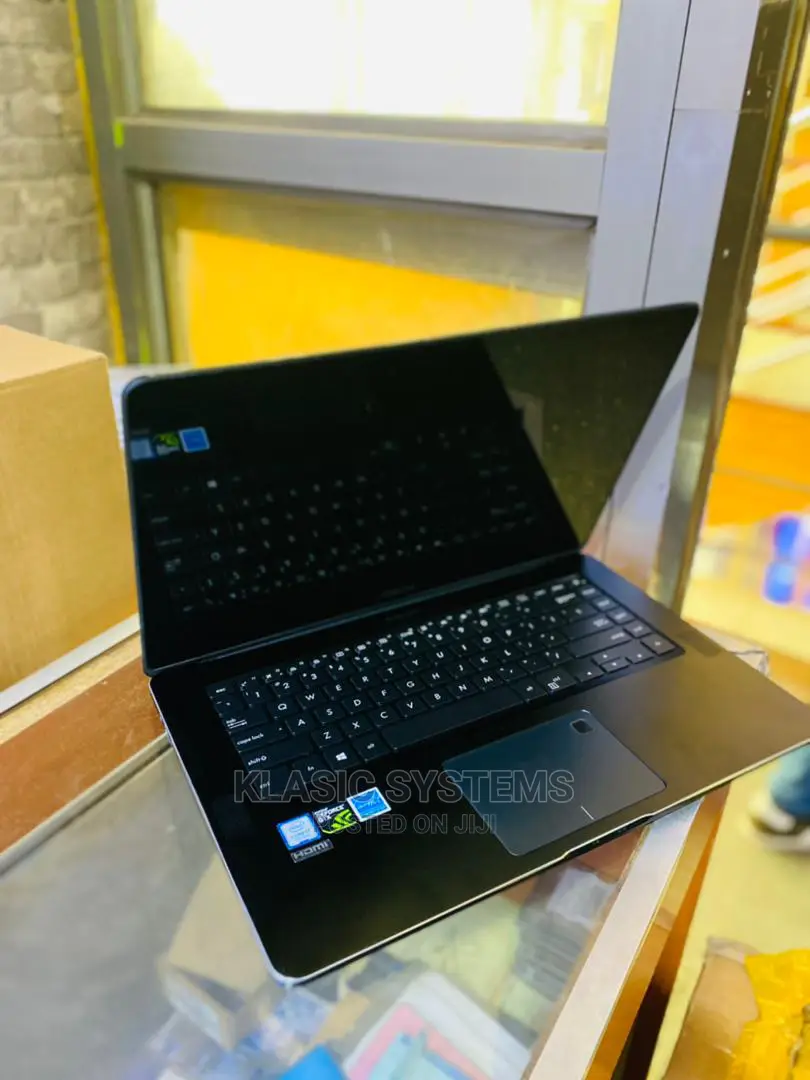 Laptop Asus ZenBook Pro UX550VE 16GB Intel Core I7 512GB