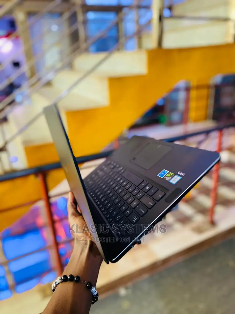 Laptop Asus ZenBook Pro UX550VE 16GB Intel Core I7 512GB