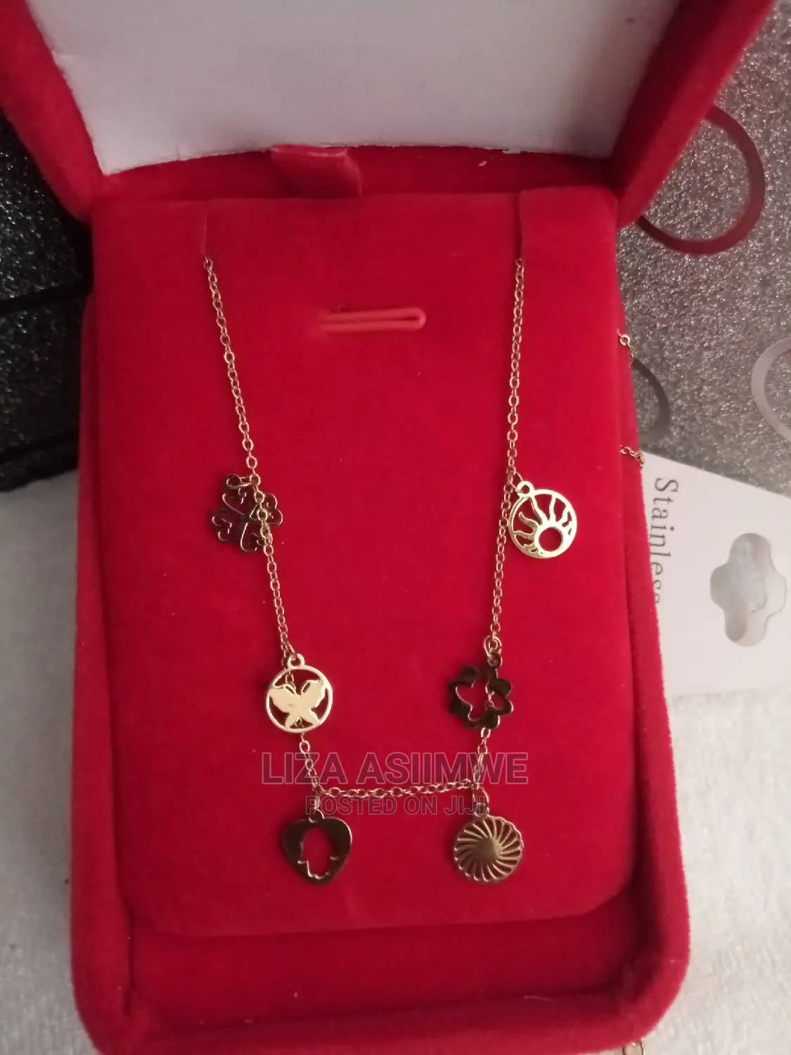 Simple and Unique Necklace Available With the Gift Box